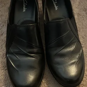 Clarks slip ons size 8‎ thumbnail 2