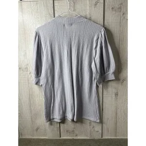 Maurices Womens Ribbed Puff Short Sleeve Light Gray Top Blouse Size Large thumbnail 2
