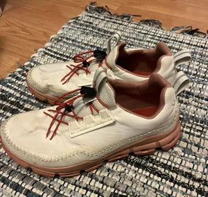 On Cloud Tennis Shoes thumbnail 1