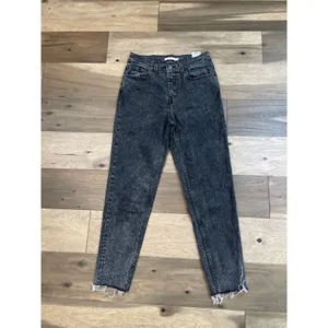 Y2K Levi’s Mom Jeans Black Button Fly -80s Style– Size 28 thumbnail 2