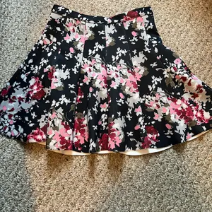 Abercrombie floral pleated mini skirt thumbnail 1