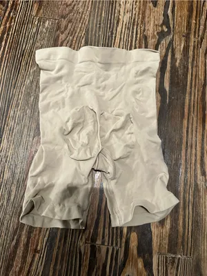 SKIMS NWT High-Waisted mid thigh Shapewear Shorts large thumbnail 3