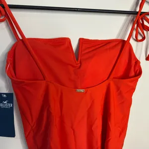 Hollister Red Notch Front One Piece Swimsuit Size Small NWT Strappy Tie Straps thumbnail 6