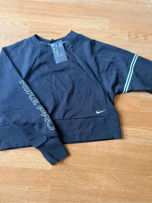 Nike Black Cropped Crew Sweatshirt with Sleeve 'NIKE PRO' Branding thumbnail 7