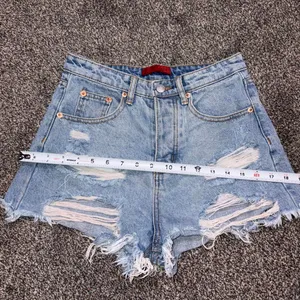 Signature 8 High-waisted distressed denim shorts in blue thumbnail 5