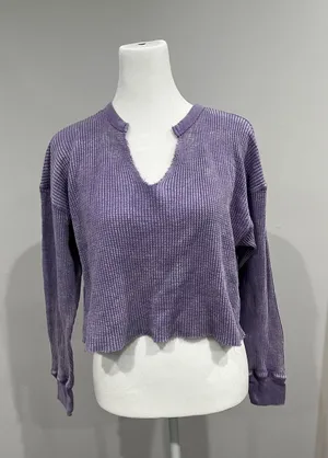 Madeline &‎ Monroe Purple Waffle Knit Cropped V Neck Long Sleeve Top Size M thumbnail 1