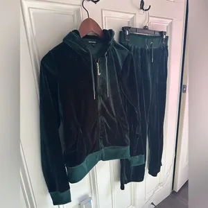 Y2K Juicy couture emerald velour black label tracksuit set- large thumbnail 3