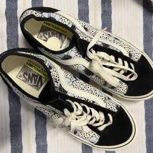 Vans Old Skool VR3 Cush Floral Sneakers Black White Lace Up Shoes Unisex Size 8 thumbnail 1