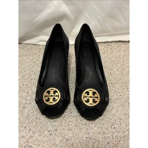Tory Burch Leticia Open Toe Wedge Pebbled Black Leather Gold Logo size 10 thumbnail 2