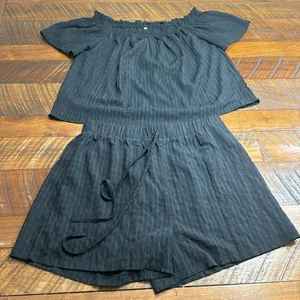 Boutique Textured Off Shoulder Top with Shorts Elodie Set thumbnail 3