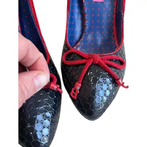 Vintage Betsey Johnson‎ Navy Blue Red Bow Snakeskin Stiletto Y2K Heels Size 5.5 thumbnail 8