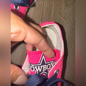 Dallas Cowboys NFL Football Pink & Blue Converse - Size 6 thumbnail 7