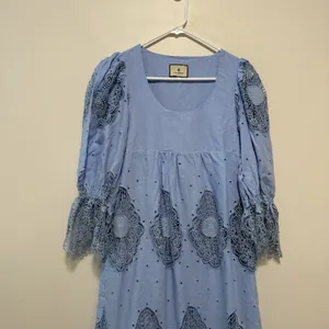 Tuckernuck Ashlyn Midi Lace Linen Cotton Dress in Forget Me Not Blue Size Small thumbnail 2