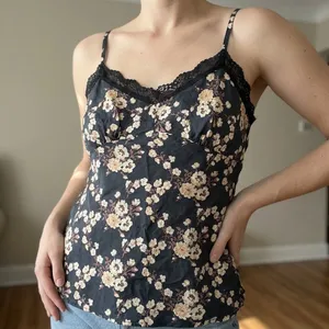 American Eagle Outfitters 100% Silk Floral Lace Trim Cami Tank Top Black Size 14 thumbnail 1