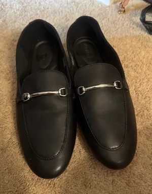 Old navy black loafers  thumbnail 1