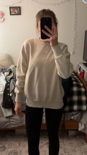Nike crewneck thumbnail 1