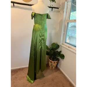Off Shoulder Green Formal Glam Gala Prom Special Event Dress Size 4 NEW thumbnail 4