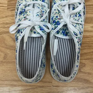 🦋4/$25 Floral Shoes Size 8 Medium thumbnail 5