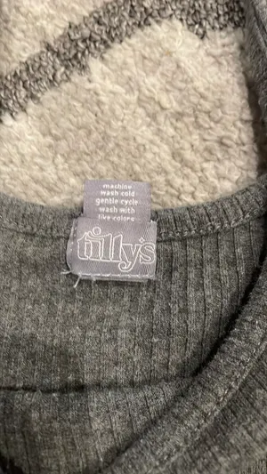 Dark gray Tilly’s tank top  thumbnail 2