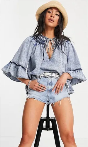 Free People Ainsley Denim Top in Indigo Wash Size Large thumbnail 1