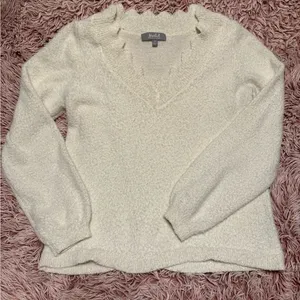 White sweater Size M thumbnail 1