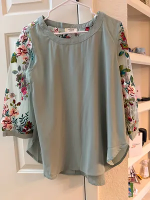 Umgee floral embroidered mesh sleeve top women’s small Sage Green thumbnail 1