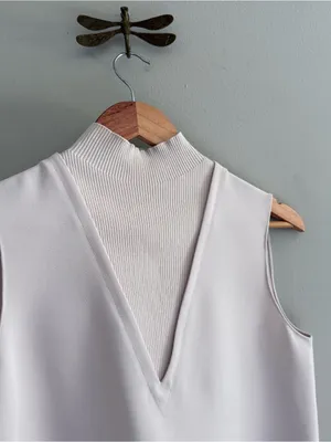 Theory Women's Beige Mock Neck Ribbed Sleeveless Tank Top Shirt Size Small thumbnail 3