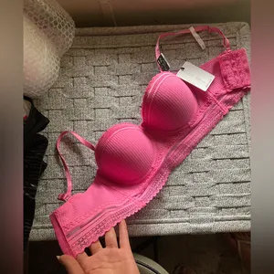 Pink Lace Bra Top Size 34C thumbnail 6