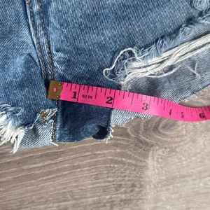 NEW Levi’s 501 High Rise Med Wash Denim Shorts for Women 33 thumbnail 7