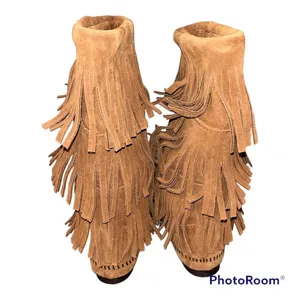 Minnetonka Suede 3 Layer Fringe Boots thumbnail 3