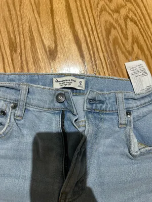Abercrombie High-Rise Jeans thumbnail 2