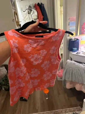 Boutique Floral basic top red and pink thumbnail 4