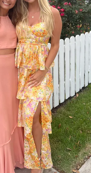 yellow floral dress Size 6 thumbnail 2
