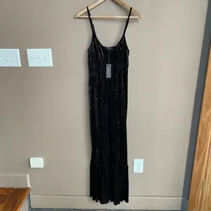 NWT Romeo + Juliet couture Velvet Maxi‎ Dress in Black Size Medium thumbnail 3