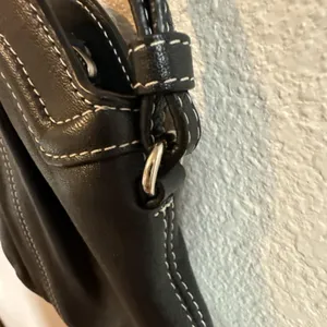 Levenger Carezza On-the-Town Black Leather Pouch Cross Body/Shoulder Bag in EUC‎ thumbnail 4