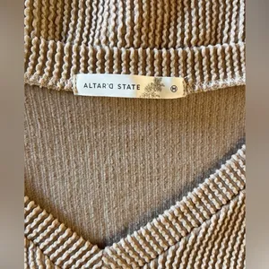 Altar'd State Womens Tan Textured V-Neck Cropped Sweater Boxy Fit Medium thumbnail 2
