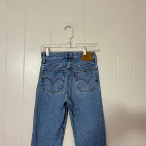 Levi’s Wedgie Straight Jeans Women’s Size 24 High Rise Distressed Raw Hem thumbnail 6
