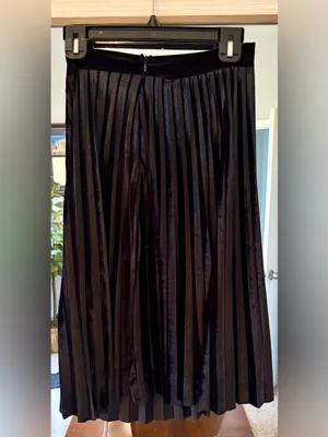Hidden Alley Black Pleated Velvet Skirt size Small Classic Sunday bottom thumbnail 2