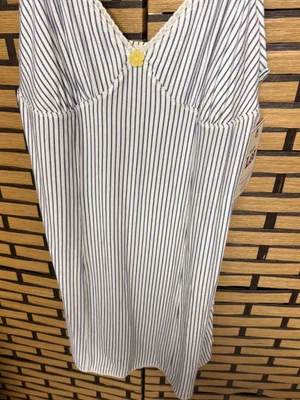 Lee white and blue stripe night gown size small thumbnail 4