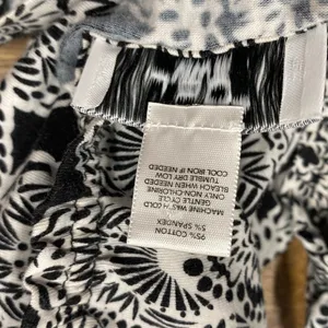 Ann Taylor LOFT size medium black & white floral top thumbnail 5