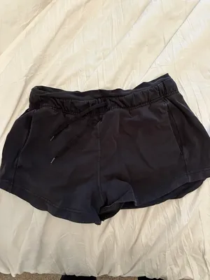 Lululemon shorts thumbnail 2