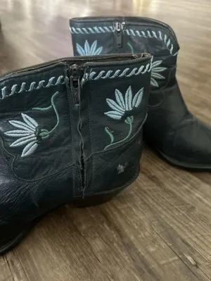 Code West Ankle Cowgirl Boots W/Floral Design Size 9 Women’s - Leather Boots thumbnail 7