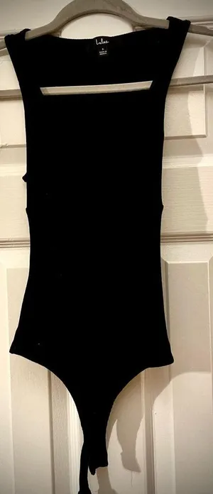 Chic Black Ribbed Bodysuit Size 4 thumbnail 1