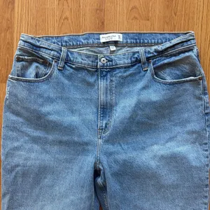 Abercrombie & Fitch Curve Love Ultra High Rise 90s Straight Jean Size 34 thumbnail 6