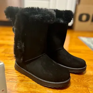 Women's Black Fur-Lined Boots Cozy with Cute Buttons thumbnail 1