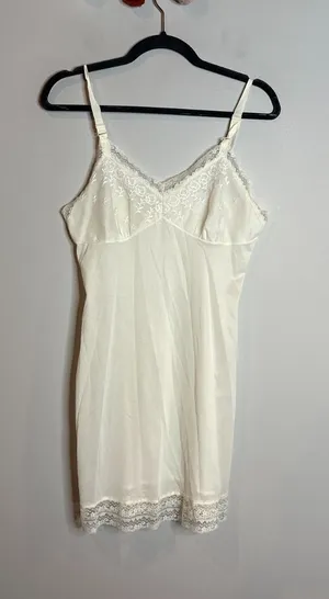 Vtg offwhite lacy slip nightgown thumbnail 1