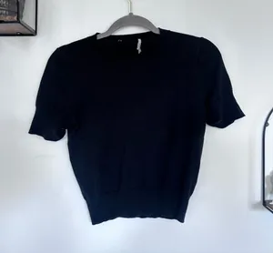 J.Crew Black Shrunken Tencel Lyocell-Blend T-Shirt Short Sleeve Size Small thumbnail 1
