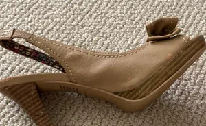 Fioni Nude High Heel Bow Front Platinum 4” Heels Vegan Leather Size 8.5 Like New thumbnail 5
