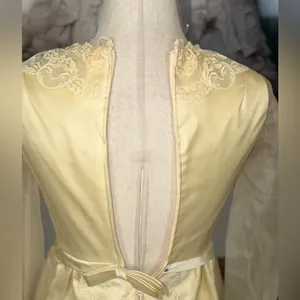 Gorgeous Vintage 1960s Ivory Sheath Wedding Gown thumbnail 10
