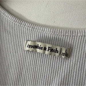 Abercrombie & Fitch‎ White Ribbed V Neck Crop Tank Top thumbnail 4